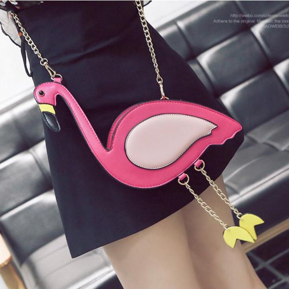 Flamingo Shaped 3D Crossbody Handbag/ Tropical Purse With Gold Chain Strap - NWT - Picture 4 of 9